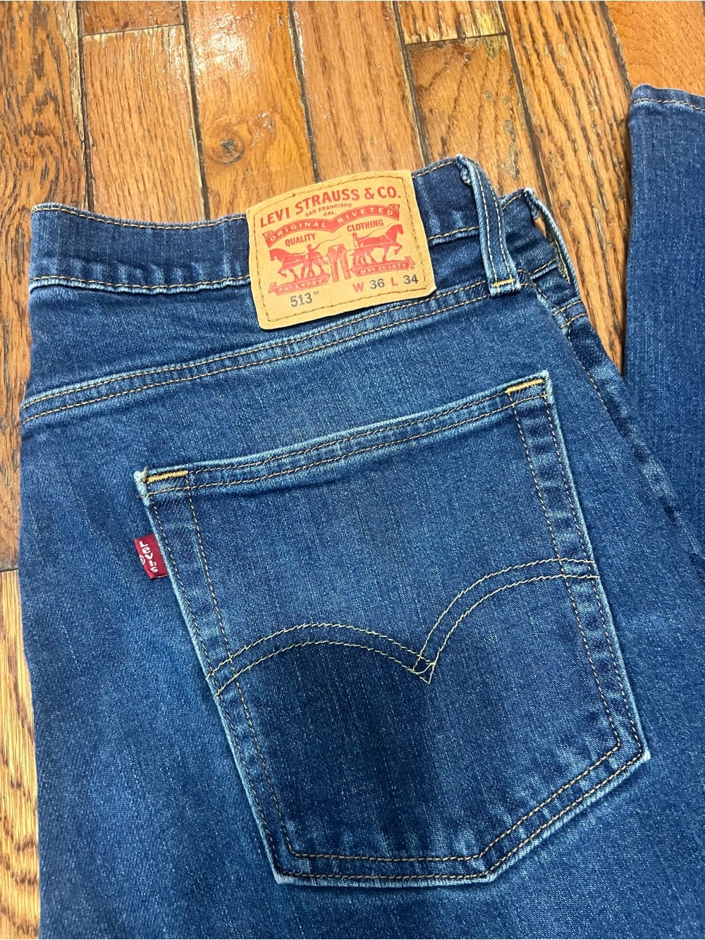 Levi 513 Men’s Dark Wash Denim Jeans Size 36x34   Barely Worn